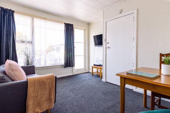 One-Bedroom unit lounge and living area at Belle Bonne Motel Christchurch
