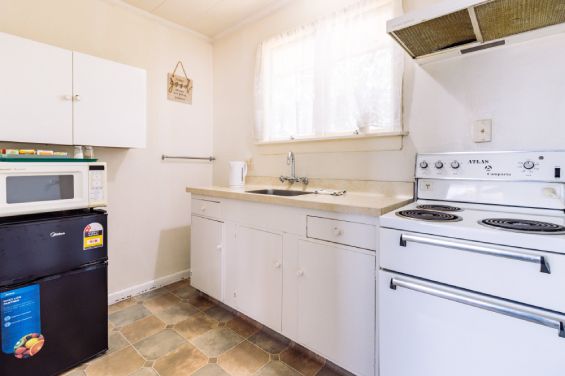 Fully equipped kitchenette in the One-Bedroom Standard unit at Belle Bonne Motel Christchurch