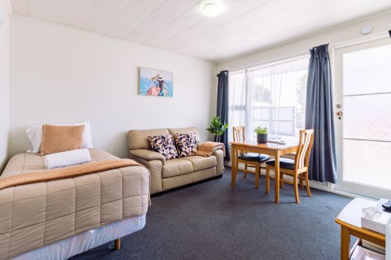 One-Bedroom Superior lounge and living area at Belle Bonne Motel Christchurch