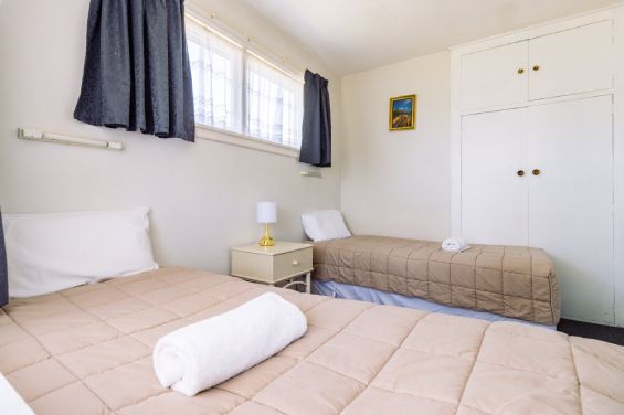 Second twin bedroom overlooking the gardens at Belle Bonne Motel Christchurch