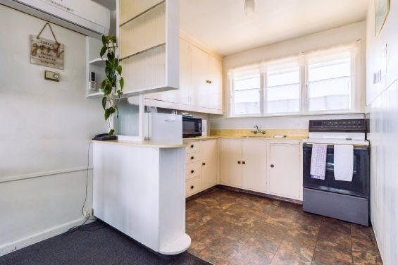Modern full-sized kitchen area in the Large Two-Bedroom Apartment at Belle Bonne Motel Christchurch